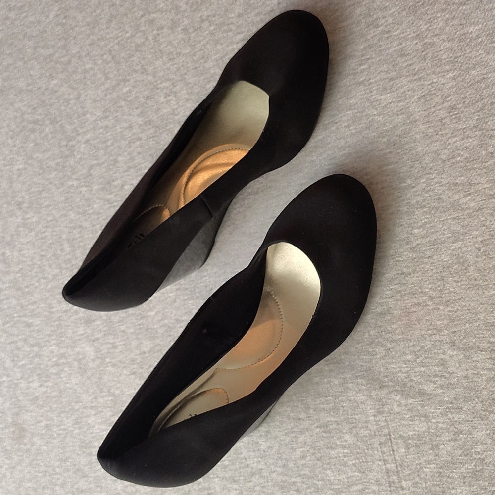 EAST 5TH MEMORY FOAM WOMENS SLIP ON HEEL